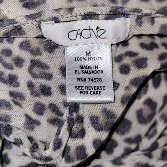 Cache Beautiful Asymmetric animal print blouse. - Picture 14 of 14